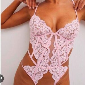NWOT FOR LOVE AND LEMONS CREAMSICLE LACE BODYSUIT